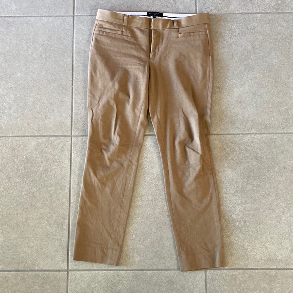 Banana Republic Sloan Pants / Size 6 / Tan